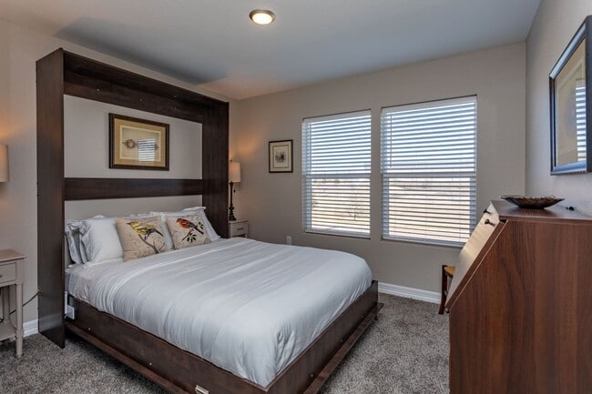 Building Photo - Stylish 3-Bedroom Townhome with Fireplace, Modern Kitchen & Spacious Layout!