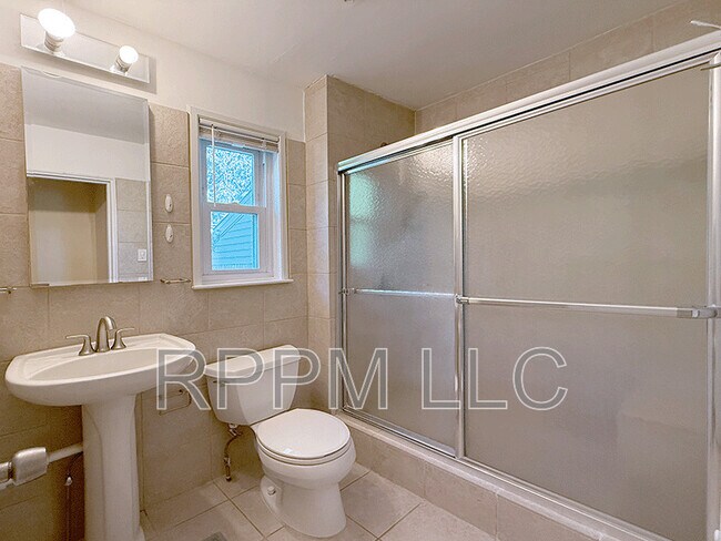 Building Photo - 24 Wedgewood Dr
