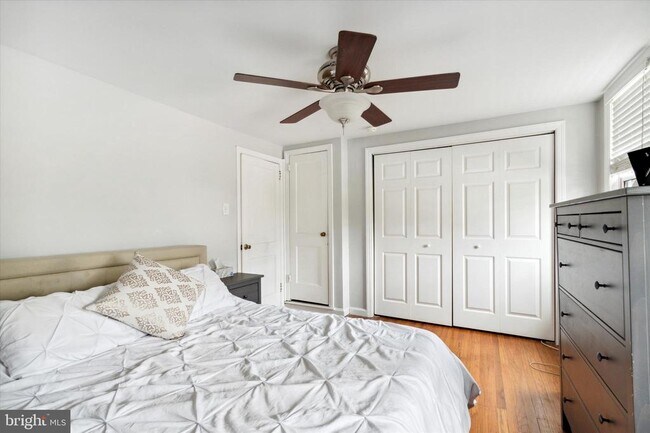 Building Photo - 327 E 9th Ave