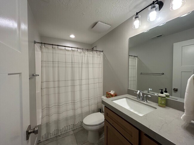 Building Photo - 5 Bedroom 3.5 Bathroom, plus bonus room, Home in Lehi Utah!