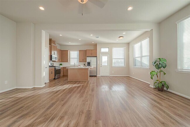 Building Photo - 8700 Laurel Crest Dr