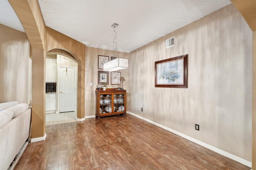 Building Photo - 7606 N Linpar Ct