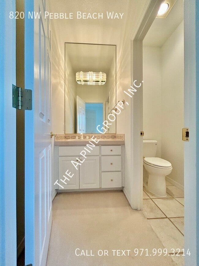 Building Photo - 820 NW Pebble Beach Way