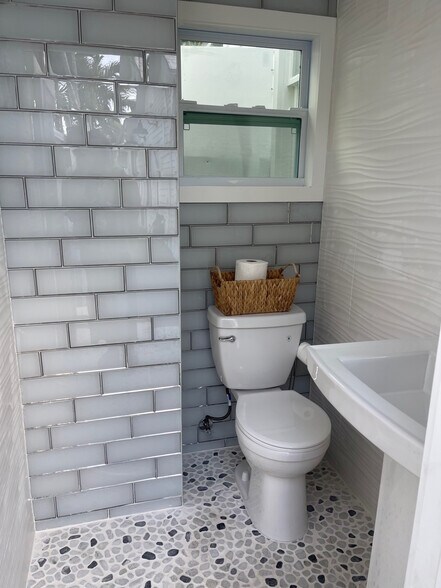 Pool bath - 1102 Pearl St