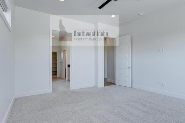Building Photo - 476 W Buroak Dr