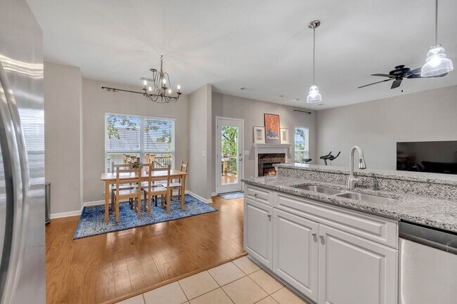 Building Photo - Spotless 3BR/2.5BA townhome minutes from West End, Downtown Nashville!