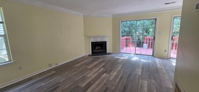 Building Photo - Townhome-New LVP Flooring throughout