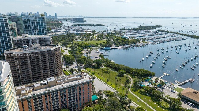 Building Photo - 2951 S Bayshore Dr
