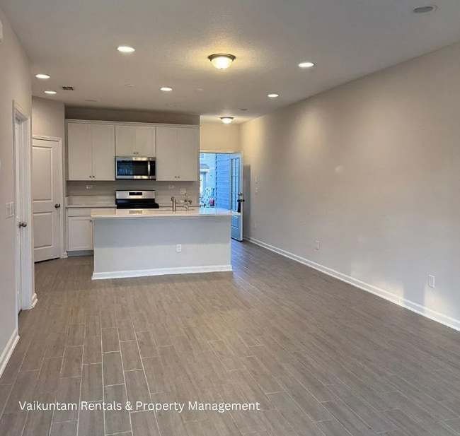 Building Photo - 370 Richmond Dr