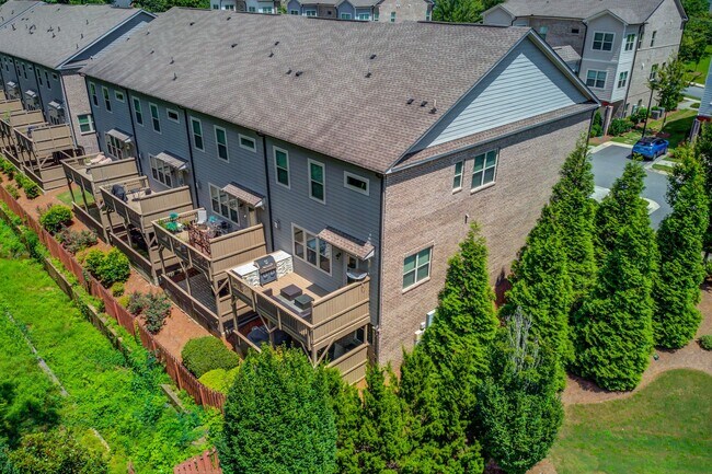 Building Photo - 1450 Edgebrook Ct NE