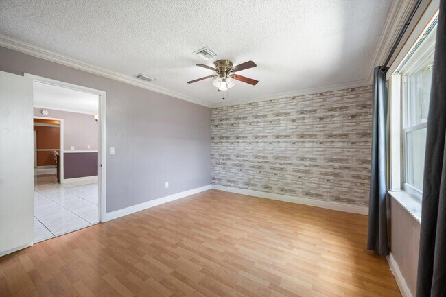 Building Photo - 4928 Marbella Rd S