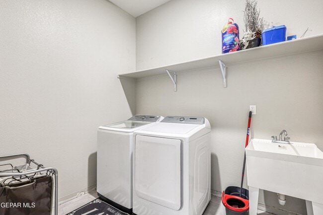 Building Photo - 2375 Enchanted Peaks