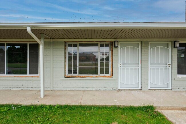 Primary Photo - 8751 Elmira St