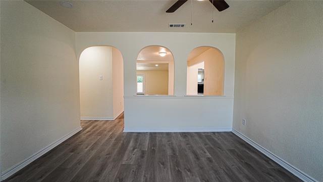 Building Photo - 1221 Cove Dr