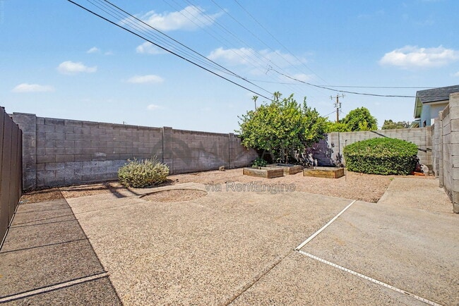 Building Photo - 3333 E Medlock Dr