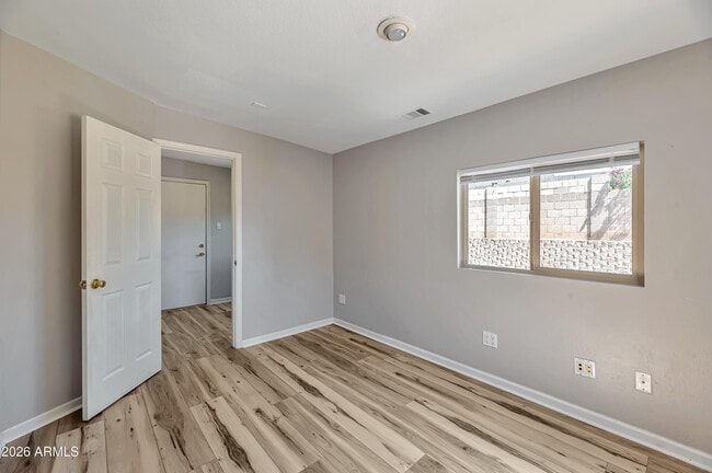 Building Photo - 6502 E Grandview Dr