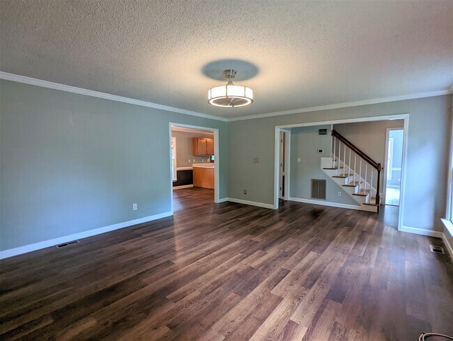Building Photo - 4320 Willow Lake Rd