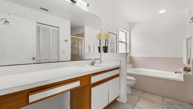 Building Photo - 2600 Avondale Ct