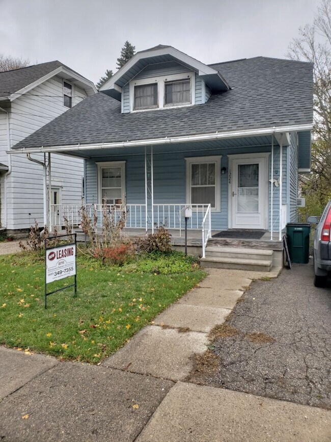 Primary Photo - 1224 W Barnes Ave