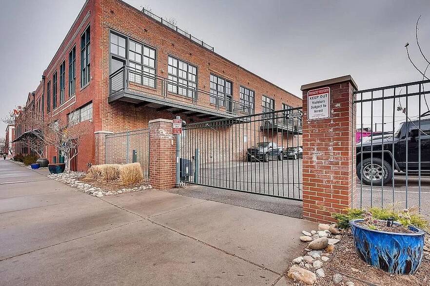 Building Photo - 2441 N Broadway