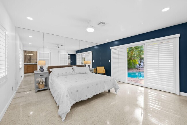 Building Photo - 2809 NE 25th St