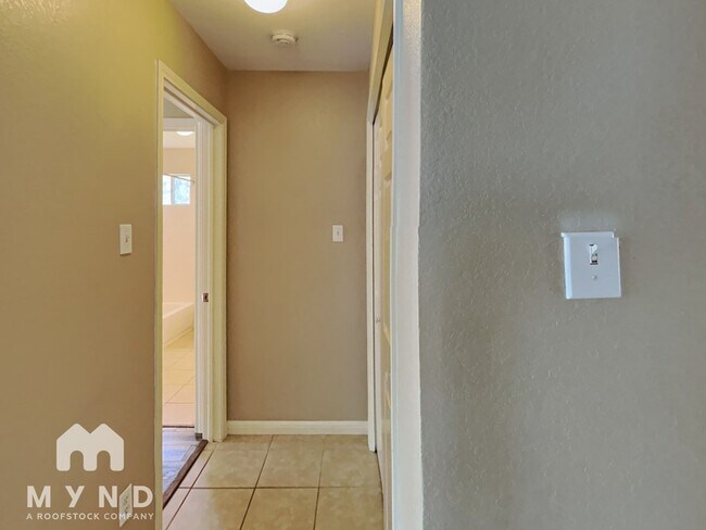 Building Photo - 2800 Single Trace Ct