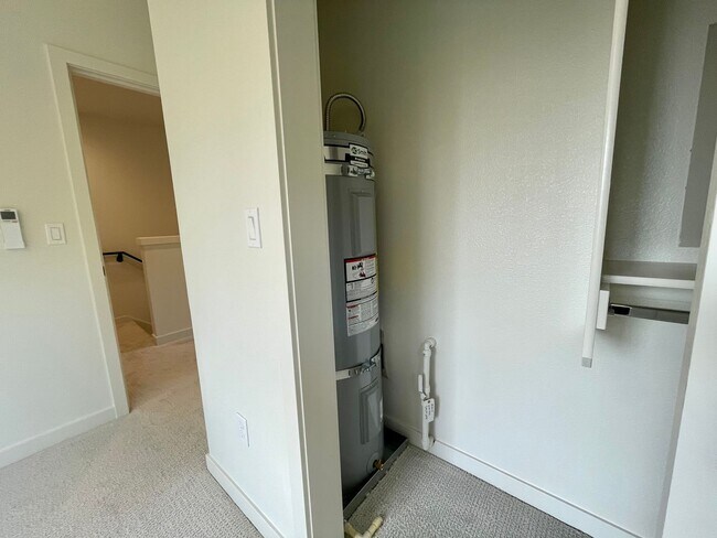Building Photo - Sellwood-Moreland 2 Bedroom 2.5 Bath BRAND NEW Condo Convienent to OHSU~ Includes A/C and Washer ...
