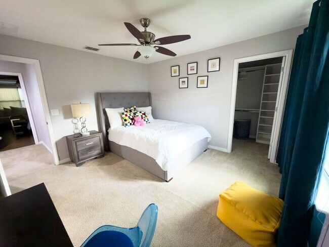 Building Photo - 14823 Golden Sunburst Ave