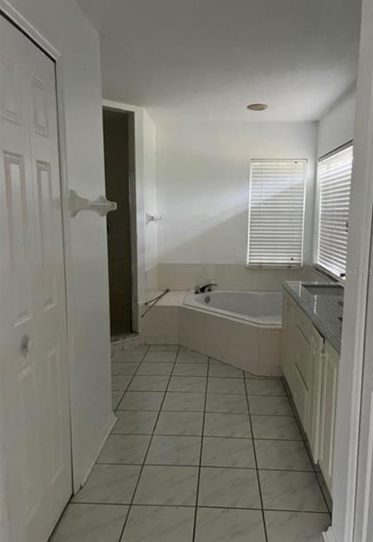 Building Photo - 3335 La Salle Ave