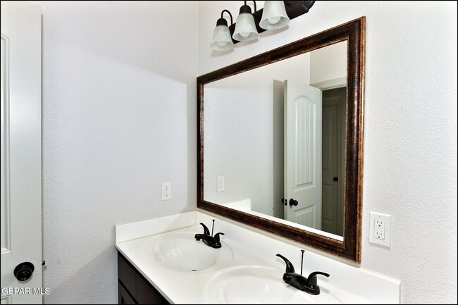 Building Photo - 14945 Tierra Escape Ave