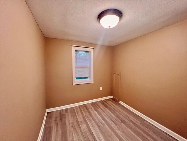 Building Photo - Move in ready!