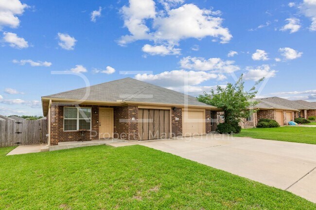 Building Photo - PM1-TEMP603 W Karey Dr
