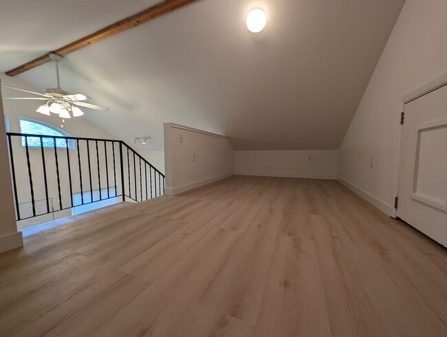 Building Photo - Charming 2 Bed Rental w Bonus Space & Loft! Available Now!