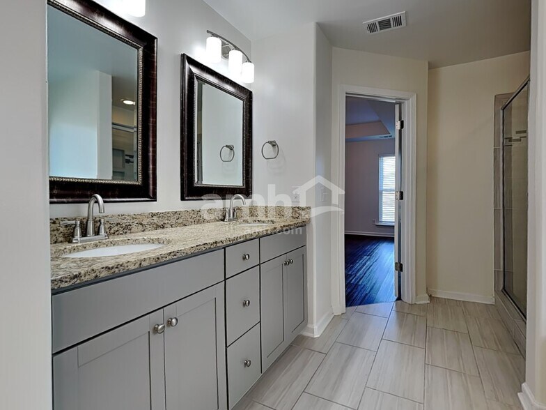 Building Photo - 4 Buxton Ave