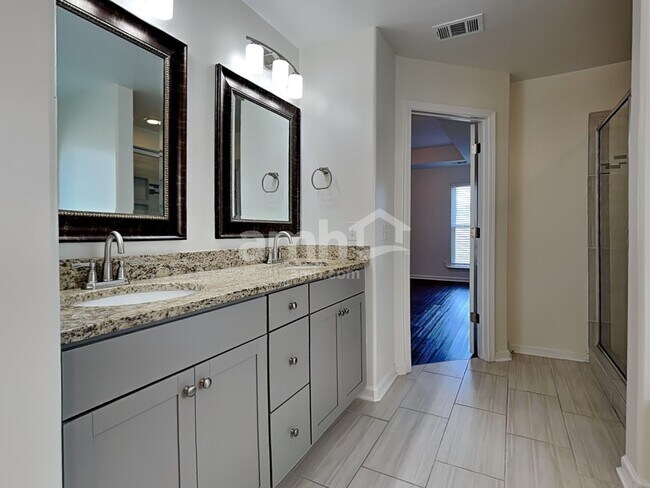 Building Photo - 4 Buxton Ave