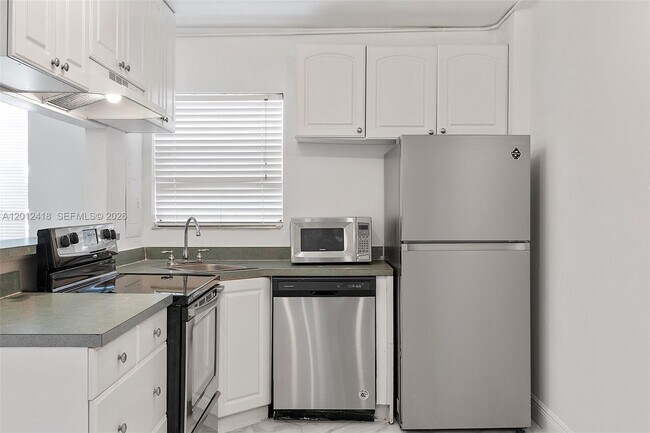 Building Photo - 645 NE 77th St