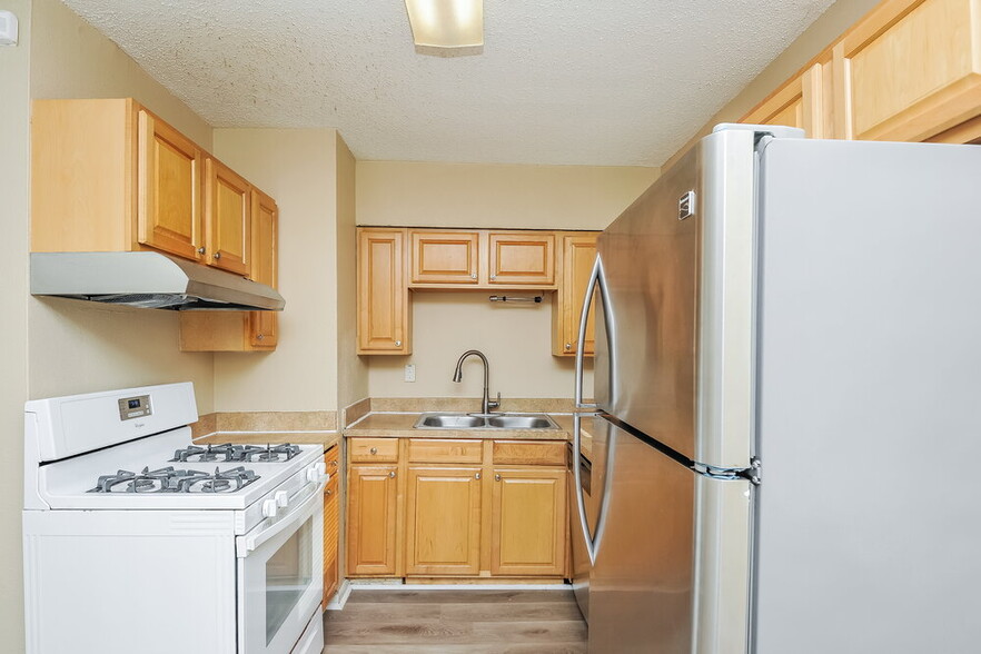 Building Photo - 824 Renfro Dr