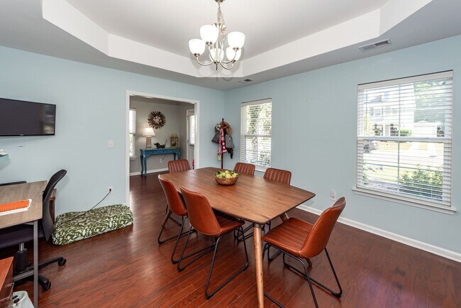 Building Photo - 4 Bedroom, 2.5 Bathroom Home in Brownswood...