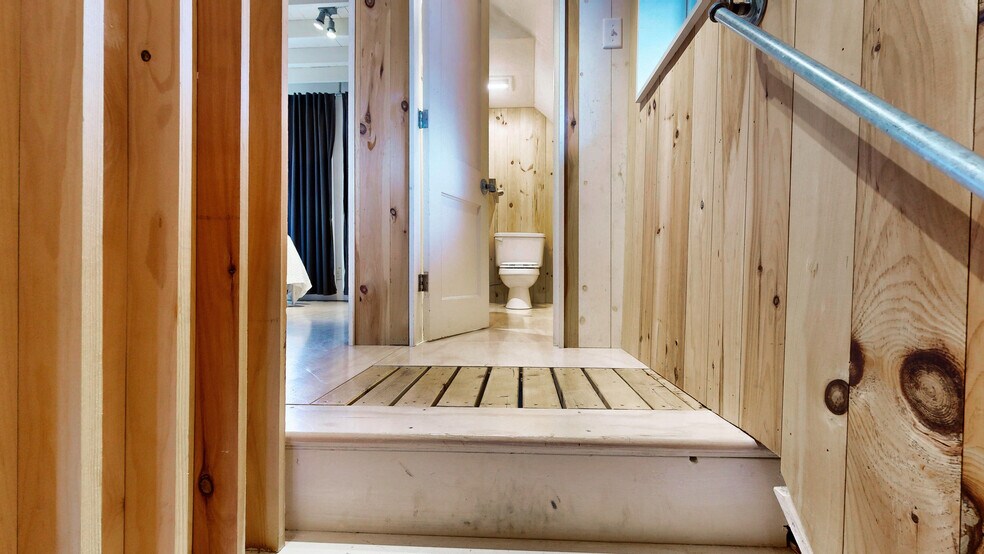 Building Photo - 42 Evergreen Ave