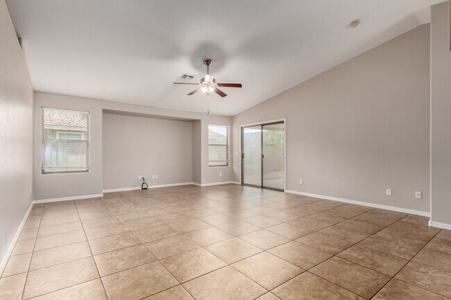 Building Photo - Spacious 3-Bedroom Home with Den in Gilbert!