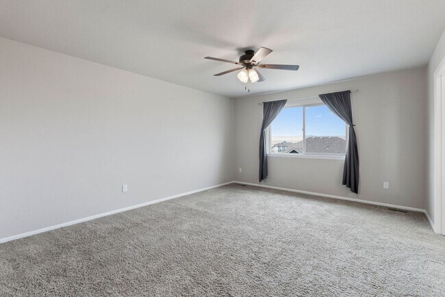 Building Photo - 3 Bedroom 2 1/2 Bath in Loveland