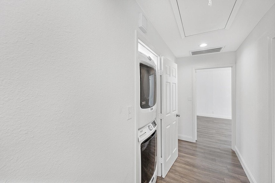 Building Photo - Light & modern Oak Cliff home by Martin Weiss Park