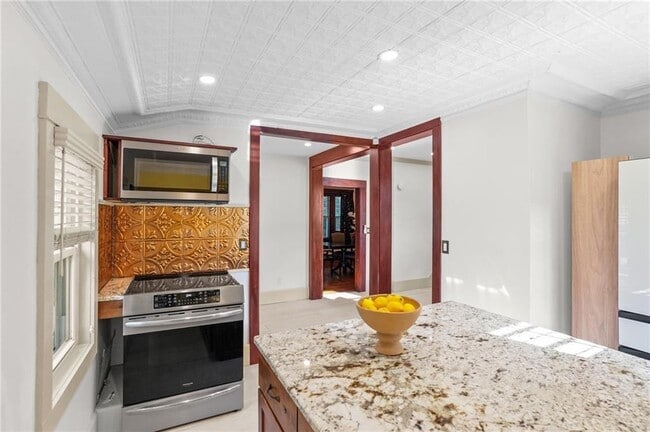 Building Photo - 36 Mt Hope Ave