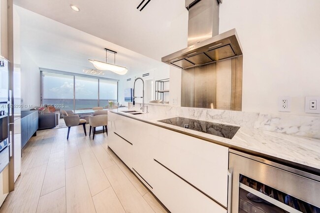 Building Photo - 10203 Collins Ave
