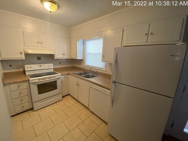 Building Photo - 144 S Ingleside Dr