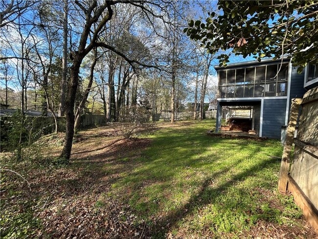Building Photo - 2716 Peachtree Walk