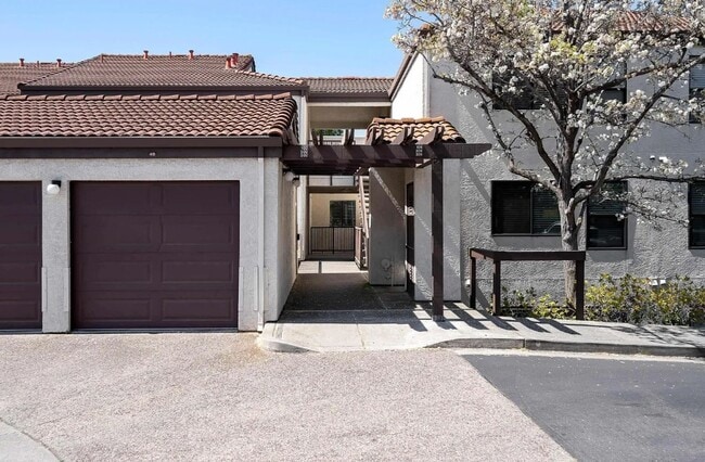 Building Photo - DESIRABLE GATED COMMUNITY WITH VIEWS, POOLS, HOT TUB, FITNESS CENTER, AND MORE!!!