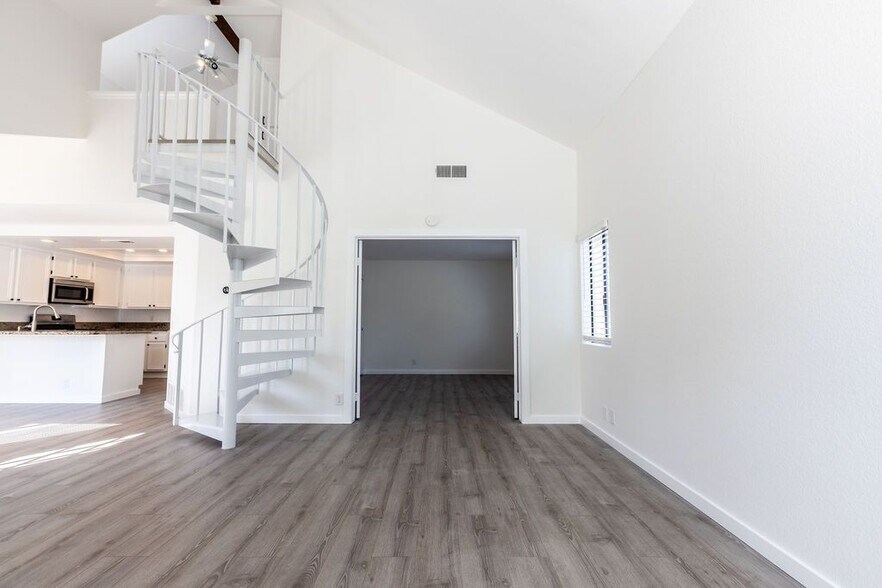 Building Photo - 47 Clover Ln