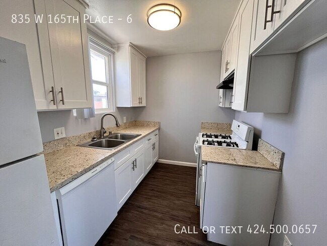 Building Photo - 835 W 165th Pl