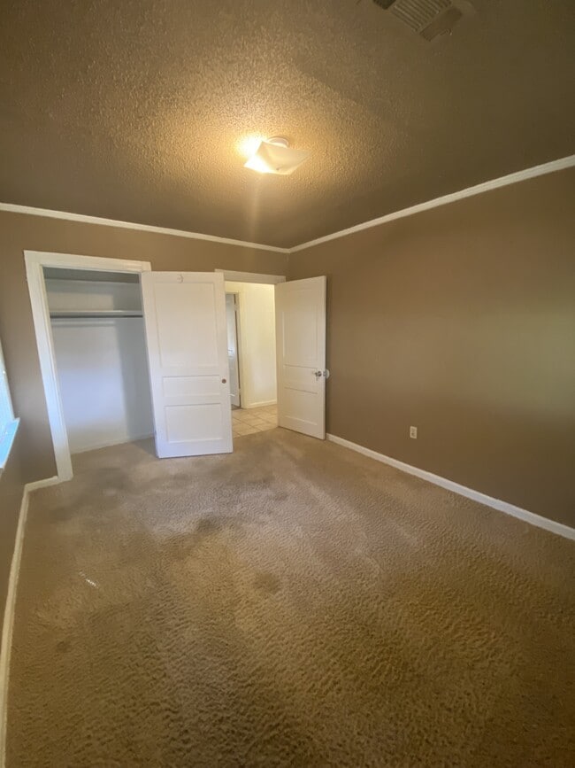 Building Photo - 1716 Lilac Cir